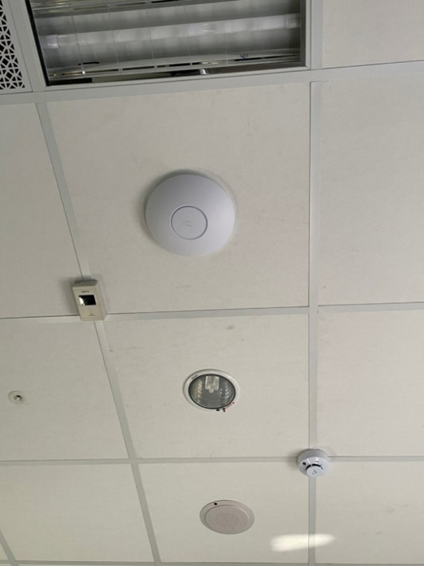將Wi-Fi AP安裝在天花板上覆蓋環境,讓網路系統使用暢通