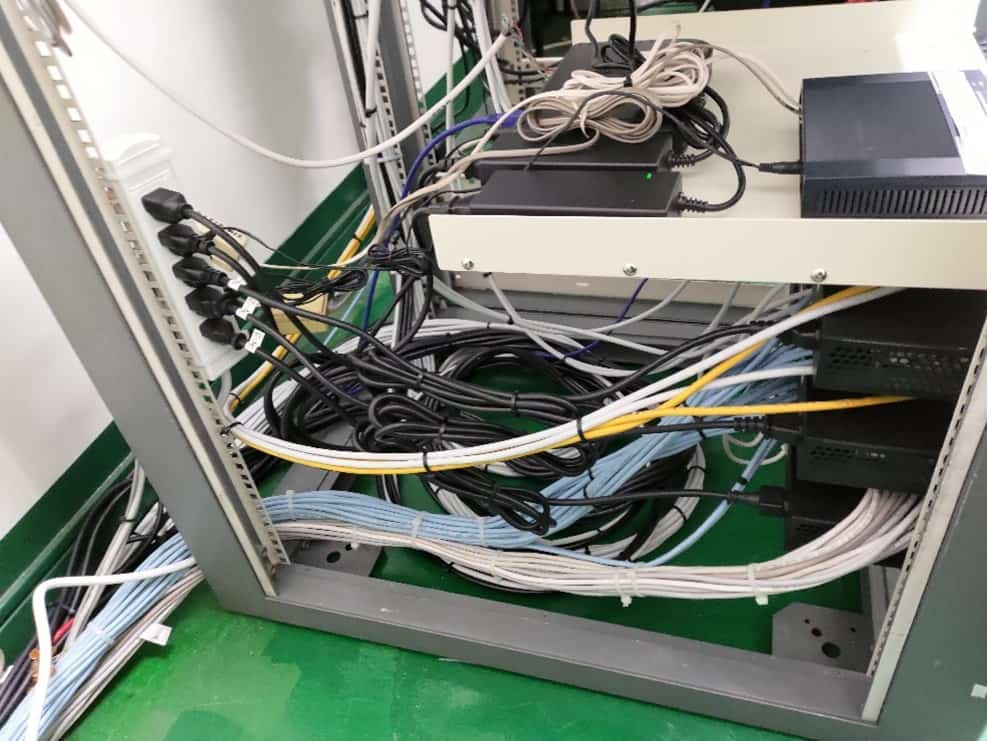 各種線路分類用束線帶收好