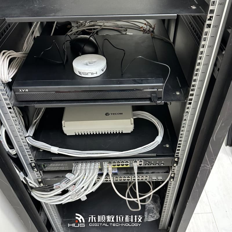 台中弱電安裝實例:公司機櫃